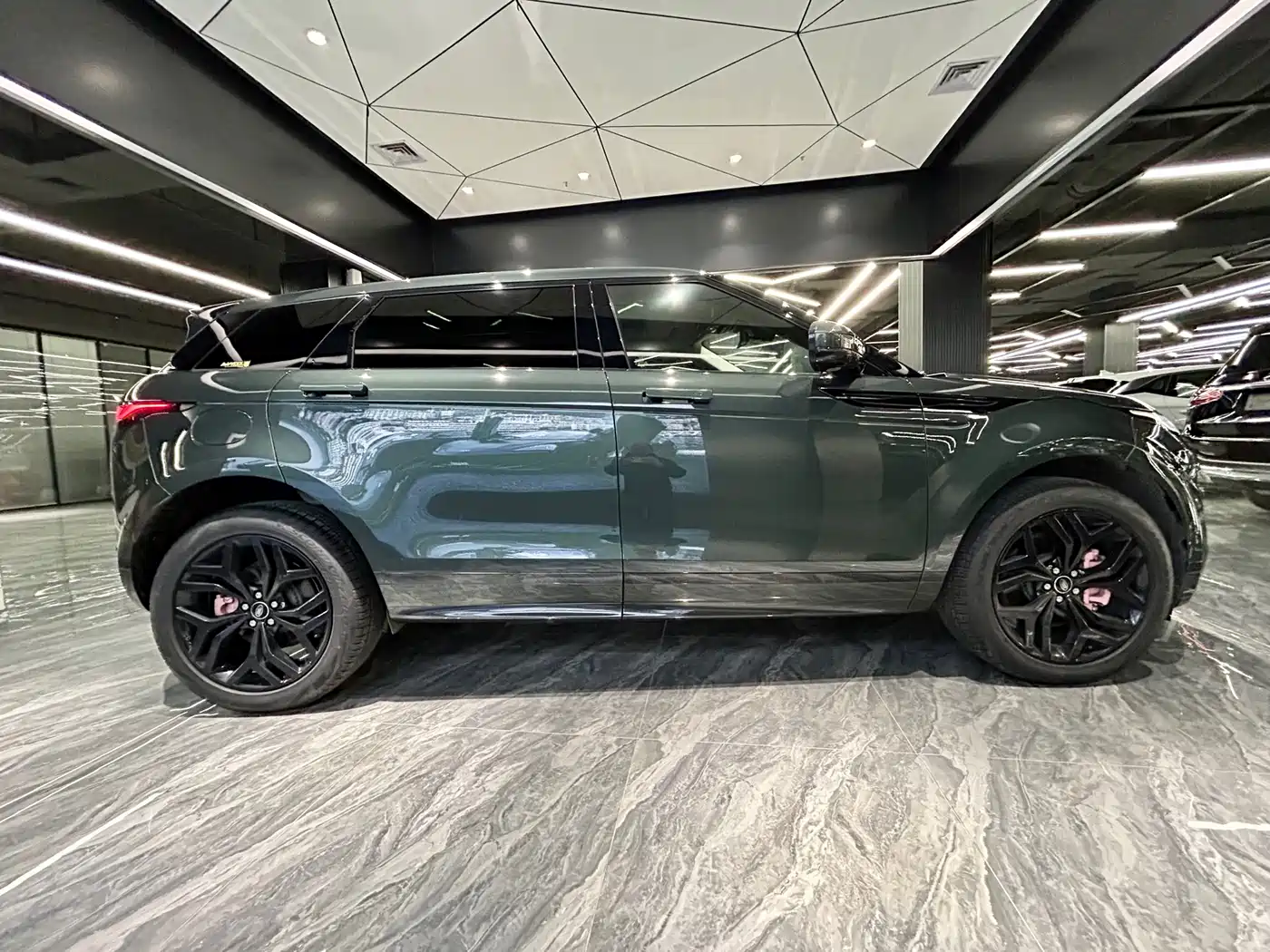 Land Rover Range Rover Evoque 2022 Range Rover Evoque L 249PS R-Dynamic Luxury Edition фото 4