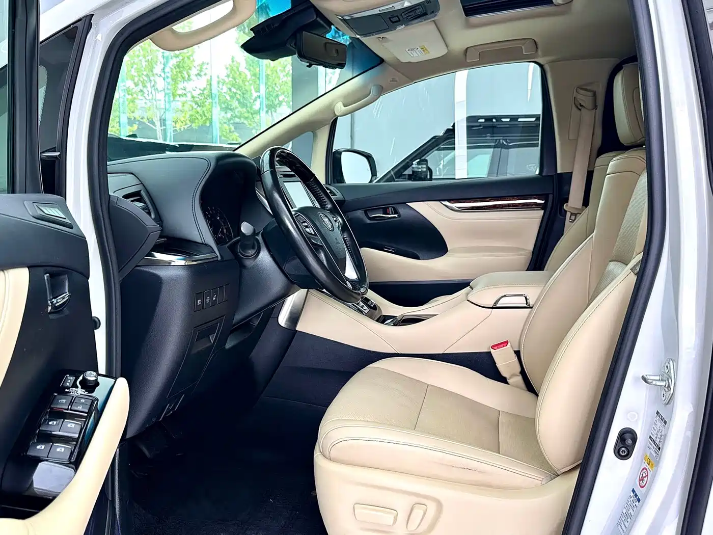 Toyota Alphard 2019 Hybrid 2.5L Luxury фото 6