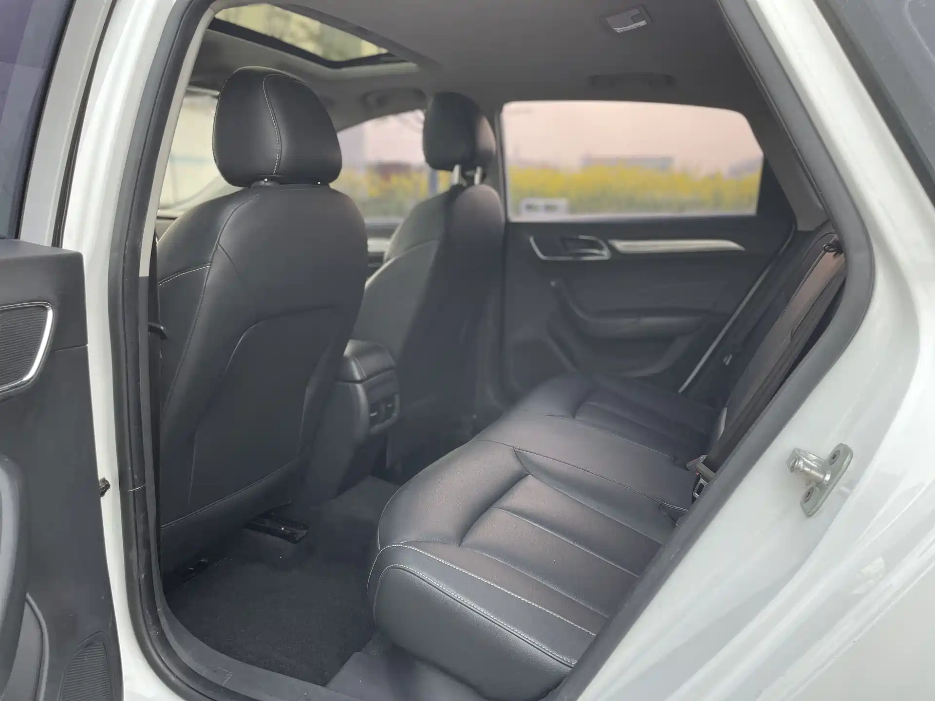 Фото 9 - Roewe i6