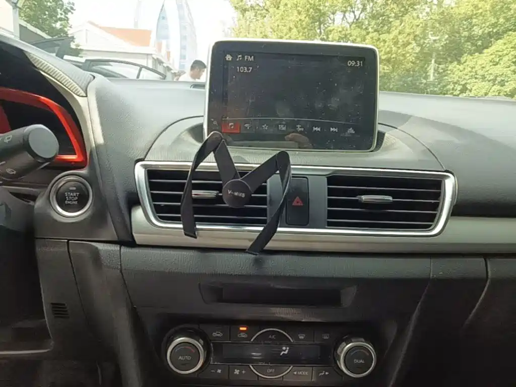 صورة 13 - Mazda Mazda 3