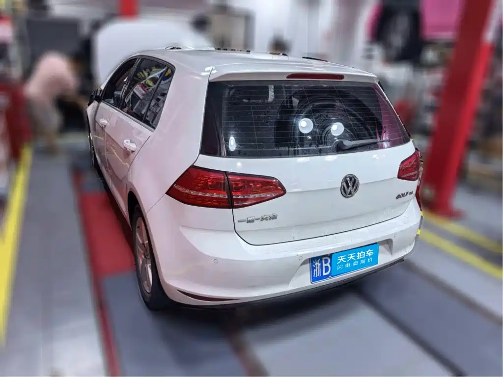 Фото 2 - Volkswagen Golf
