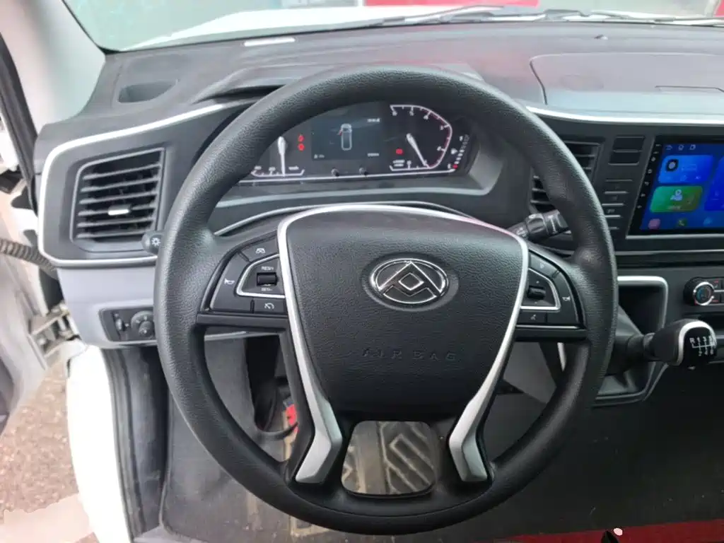 SAIC Maxus Xintu V80 2024 2024 Model Facelift Aoyun 6MT Short Wheelbase Ultra Low Roof 147Ps 5/6 Seats