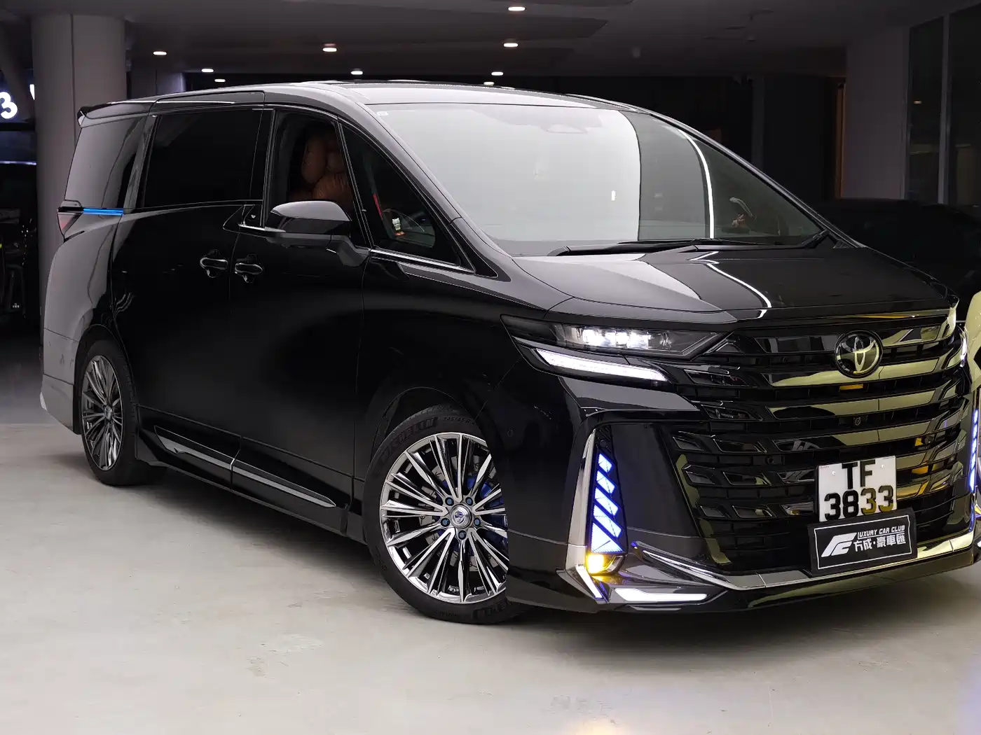 Toyota Vellfire 2025 Crown Hybrid 2.5L Ink Gold Executive Edition