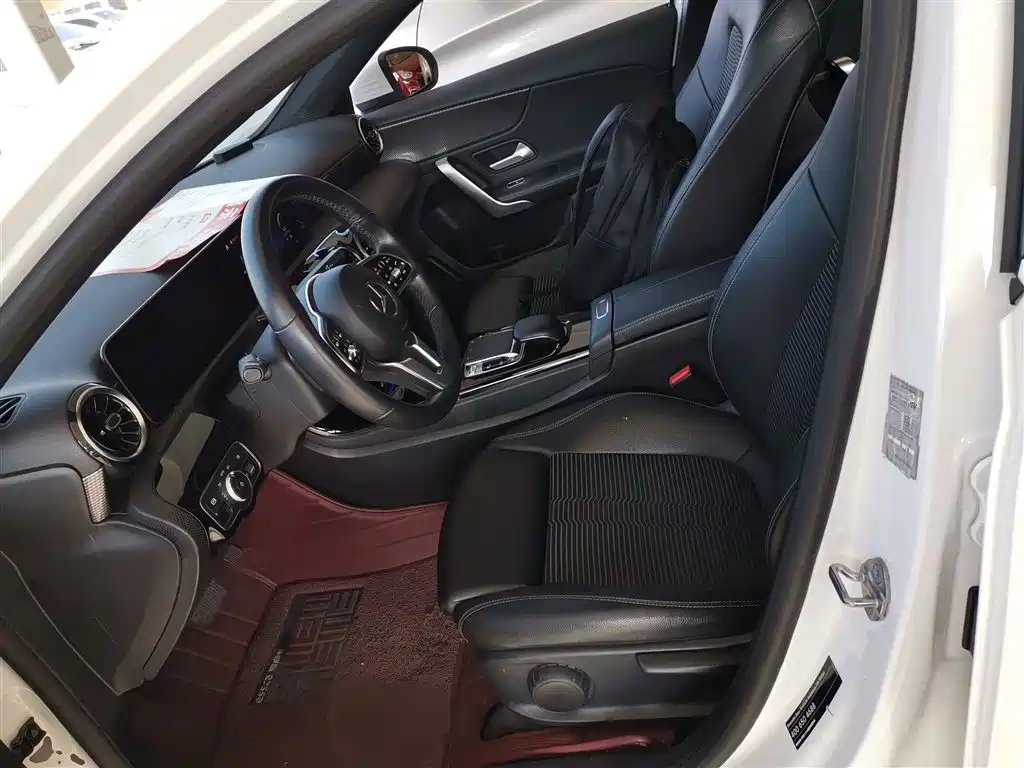 Mercedes-Benz A-Class (Import) 2019 A 200 Dynamic Version фото 7