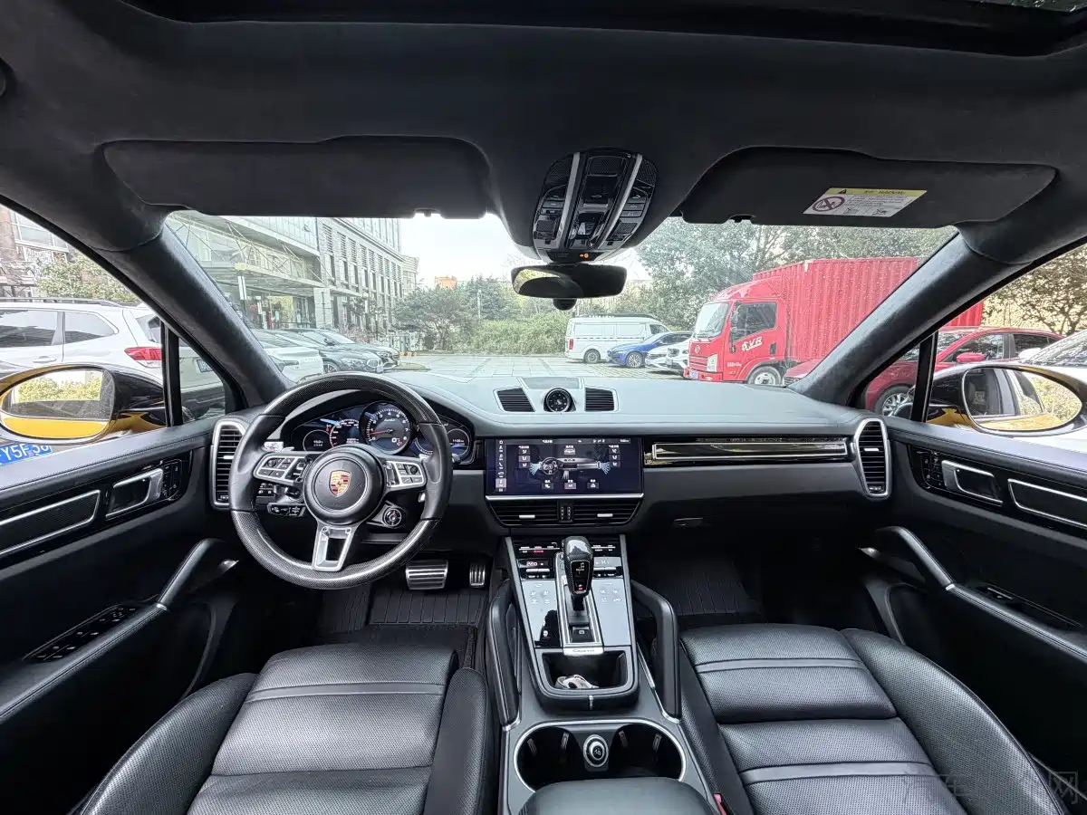 Фото 9 - Porsche Cayenne
