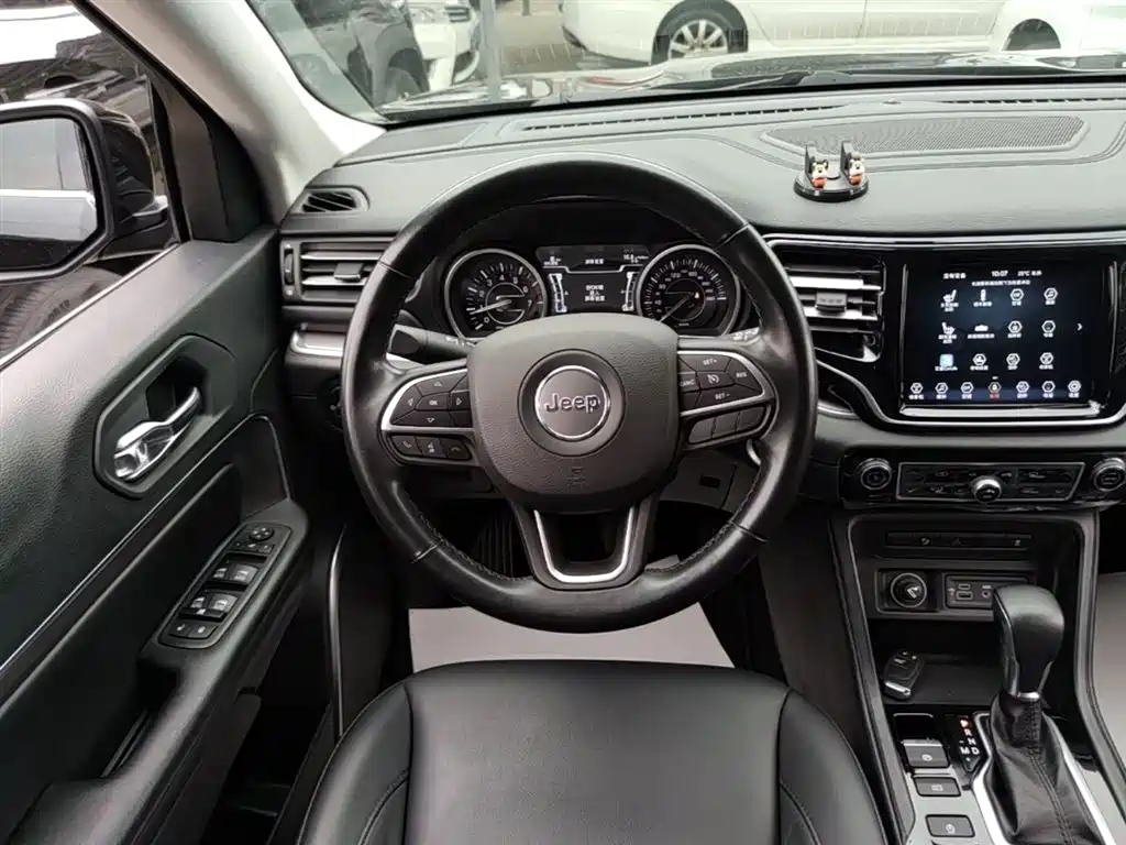 JEEP GRAND COMMANDER
