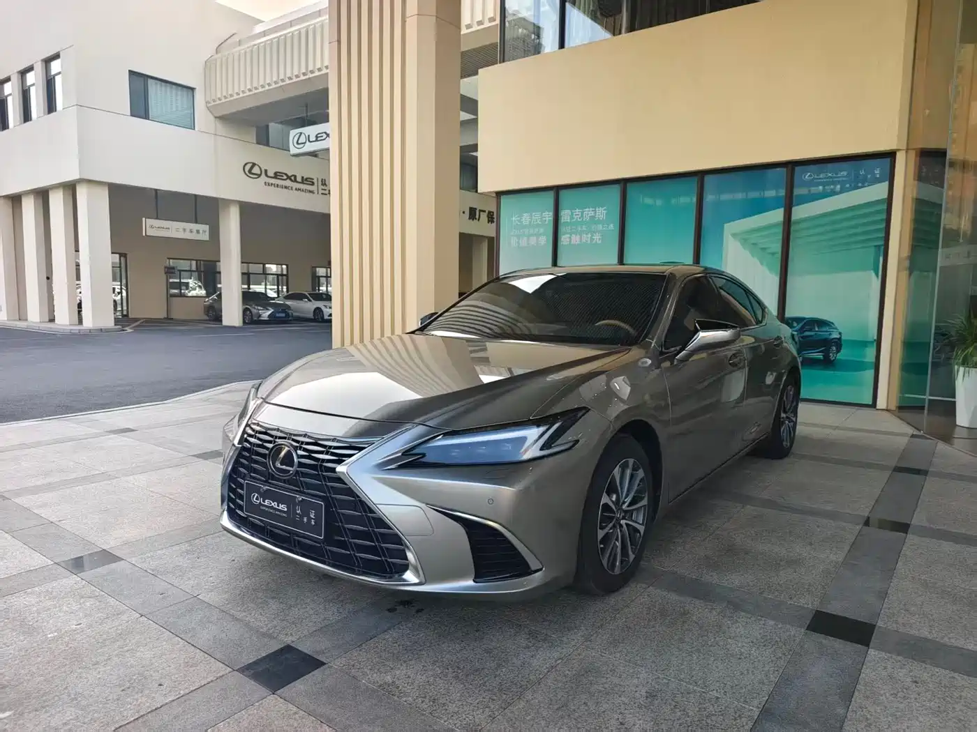 Lexus ES 2025 — пригон из Китая