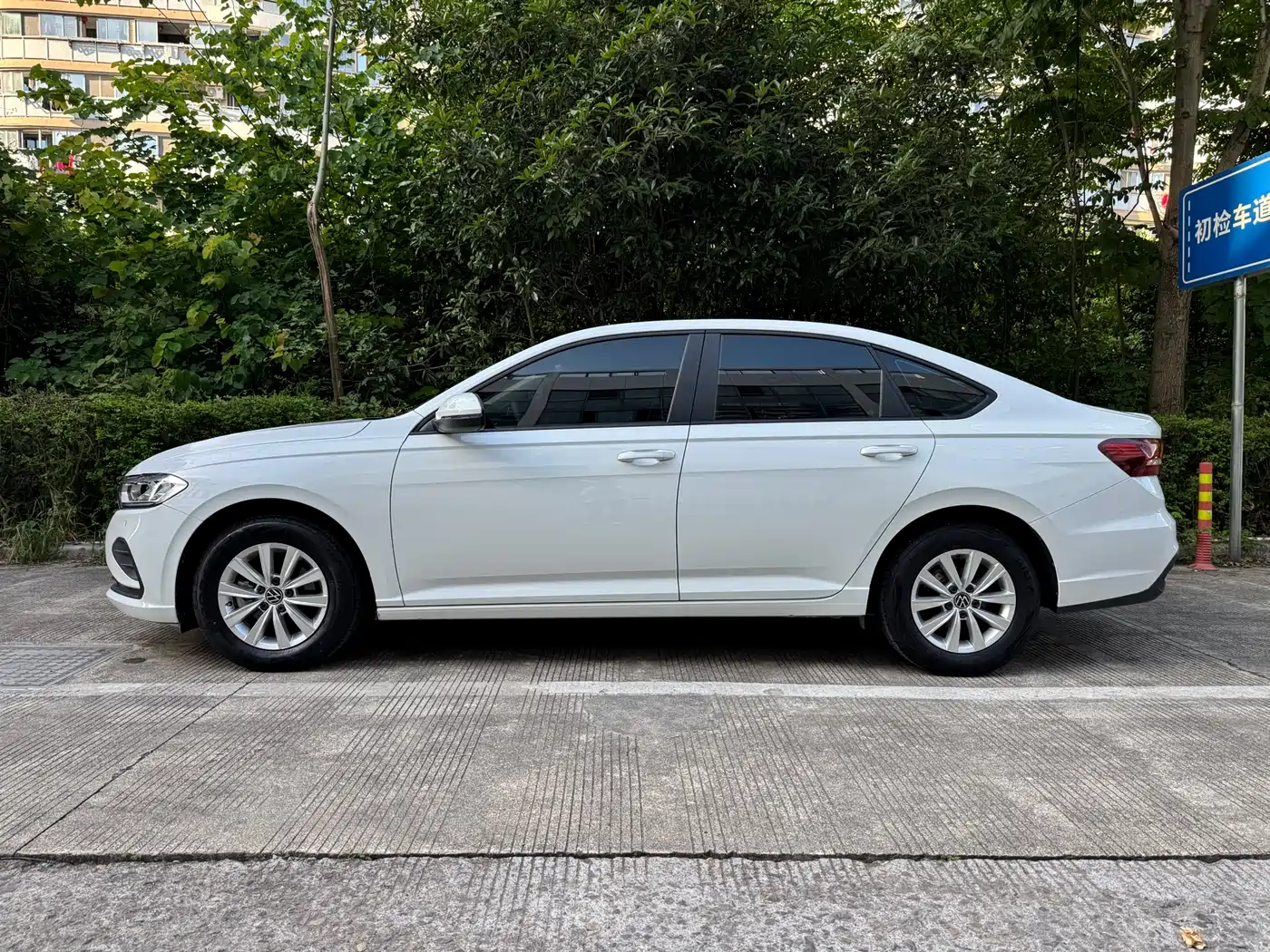 Volkswagen Lavida 2024 Model 1.5L Automatic Full Comfort Edition фото 5