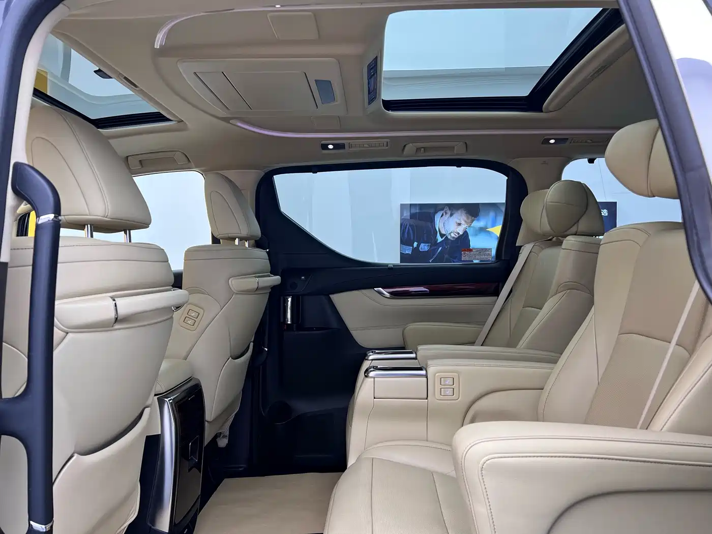 Toyota Alphard 2015 3.5L Luxury Edition фото 10