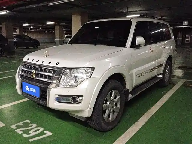 MITSUBISHI PAJERO