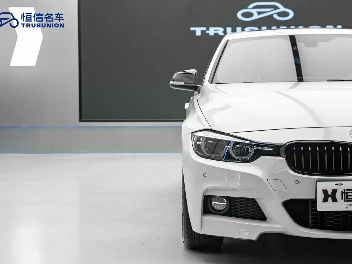 BMW 3 Series 2018 320i M Sport Black Night Edition фото 9