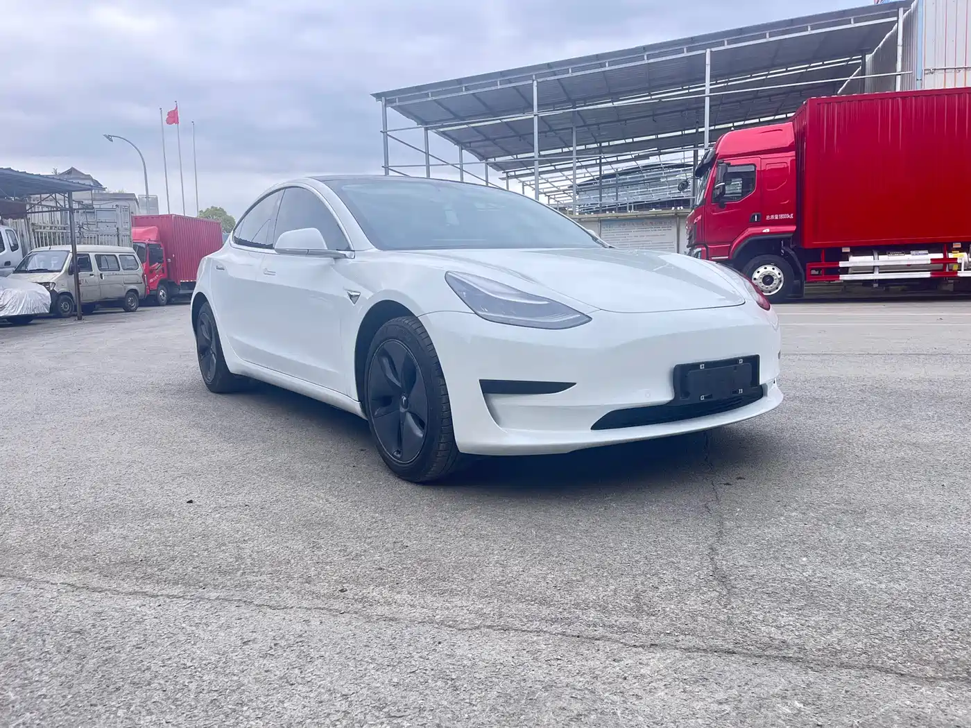 TESLA MODEL 3