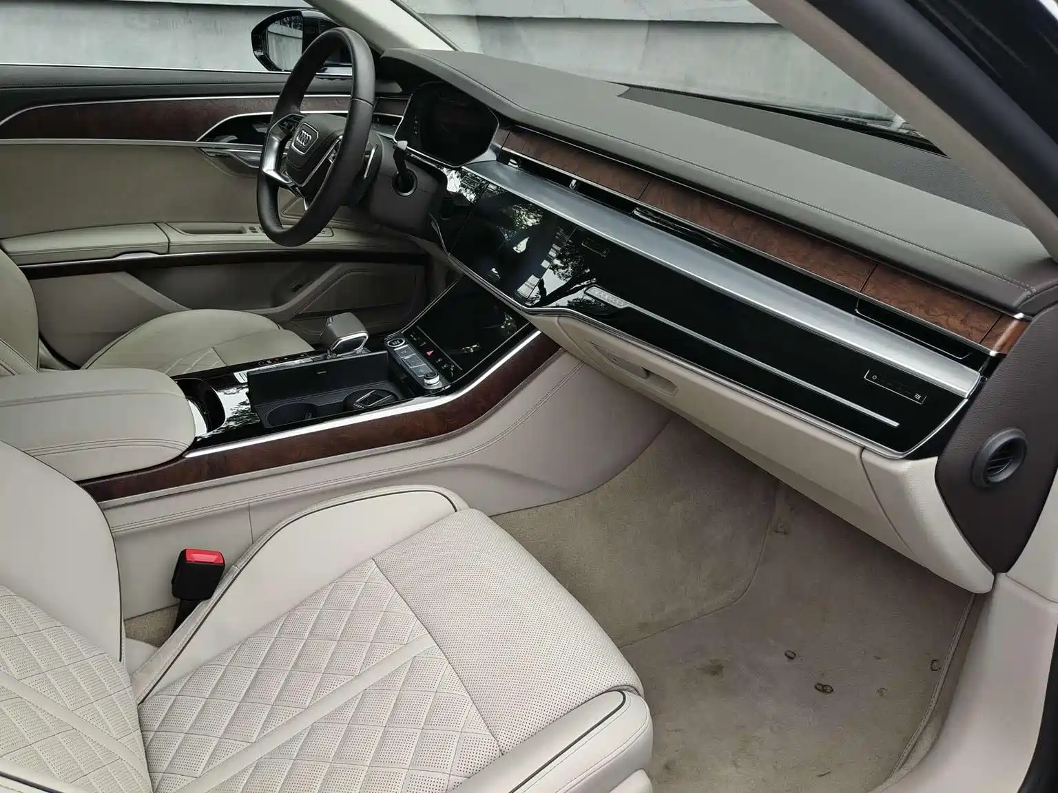 Фото 9 - Audi A8