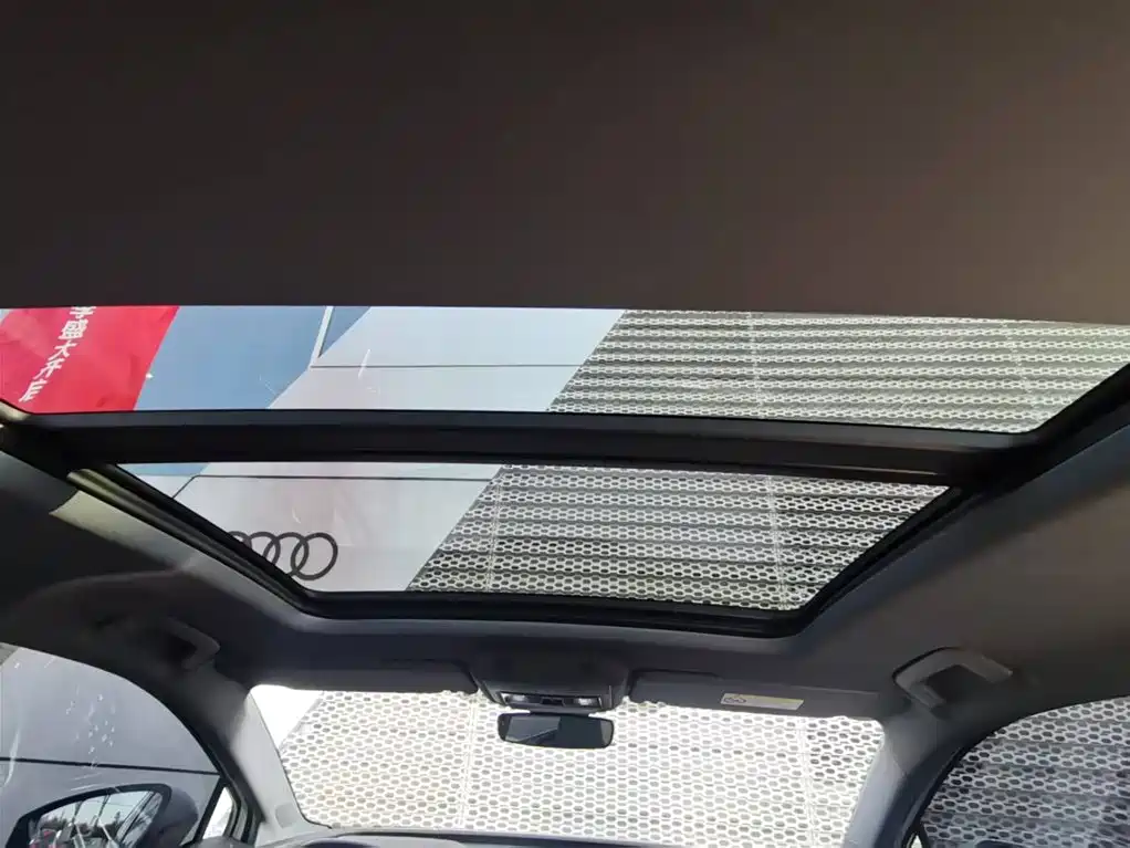 AUDI Q4 E TRON
