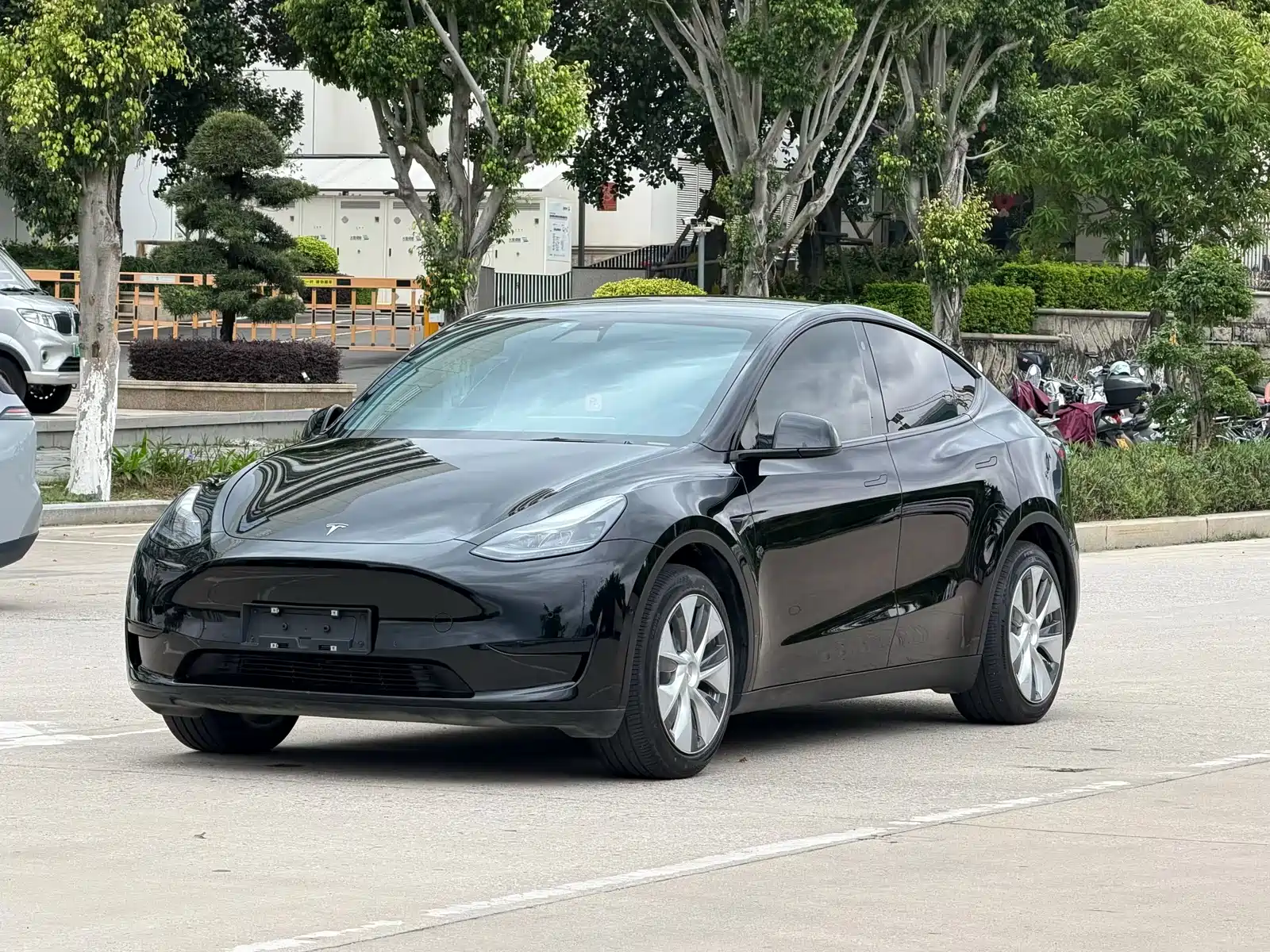 Фото 3 - Tesla Model Y