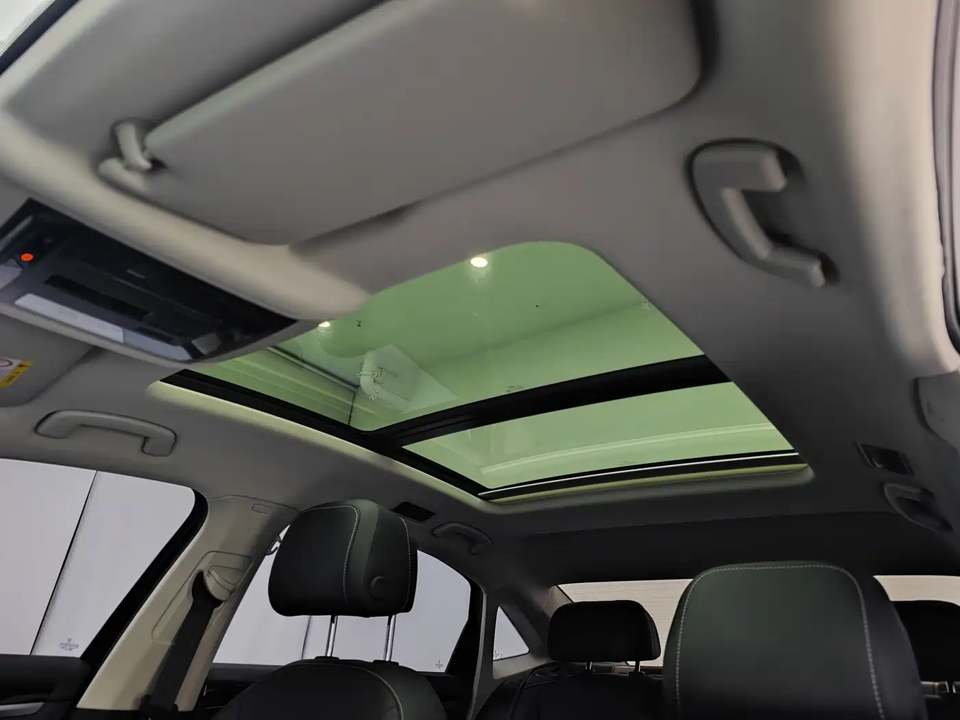 Volkswagen Passat 2025 Outstanding 380TSI Starlight Dragon Soaring Edition фото 18