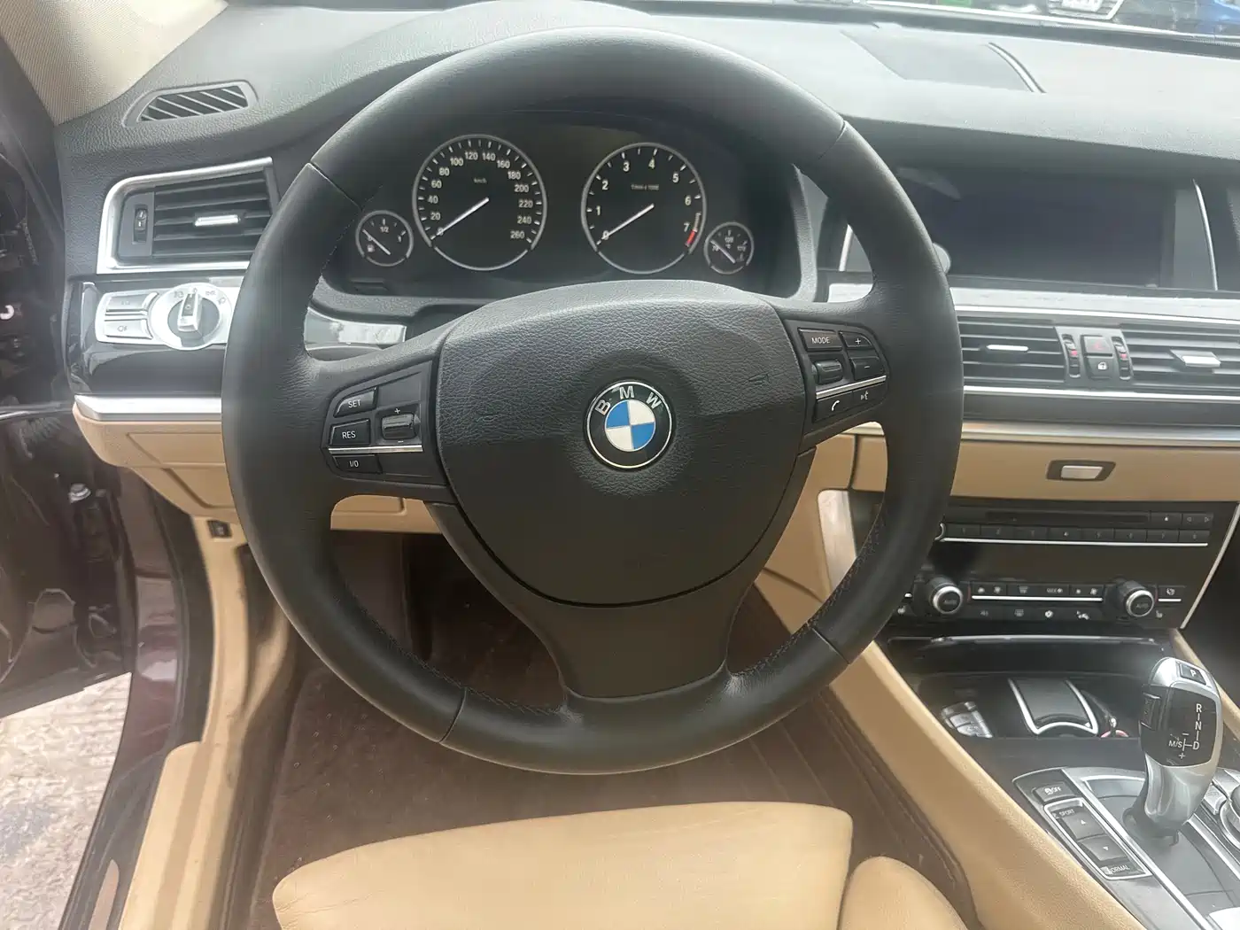 BMW 5 Series GT 2011 535i Elegance фото 16