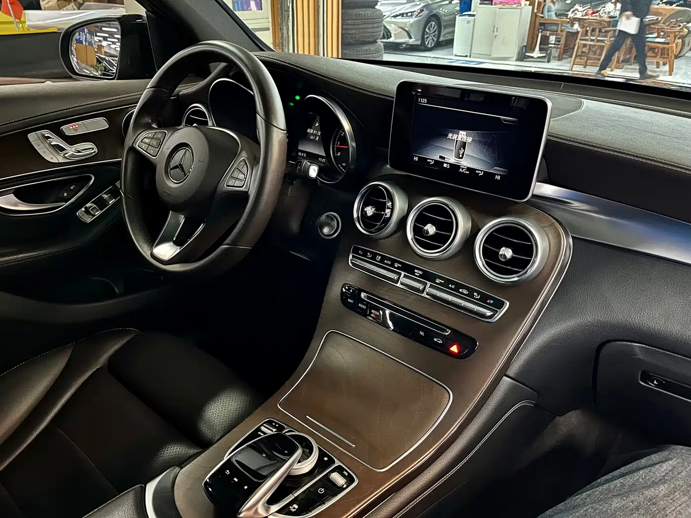Mercedes-Benz GLC 2017 GLC 300 4MATIC Dynamic фото 16