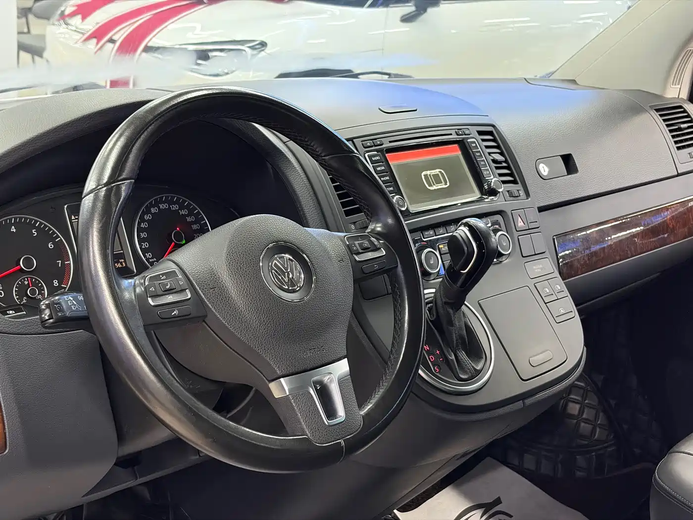 Volkswagen Multivan 2012 2012 2.0TSI 2WD Luxury Edition