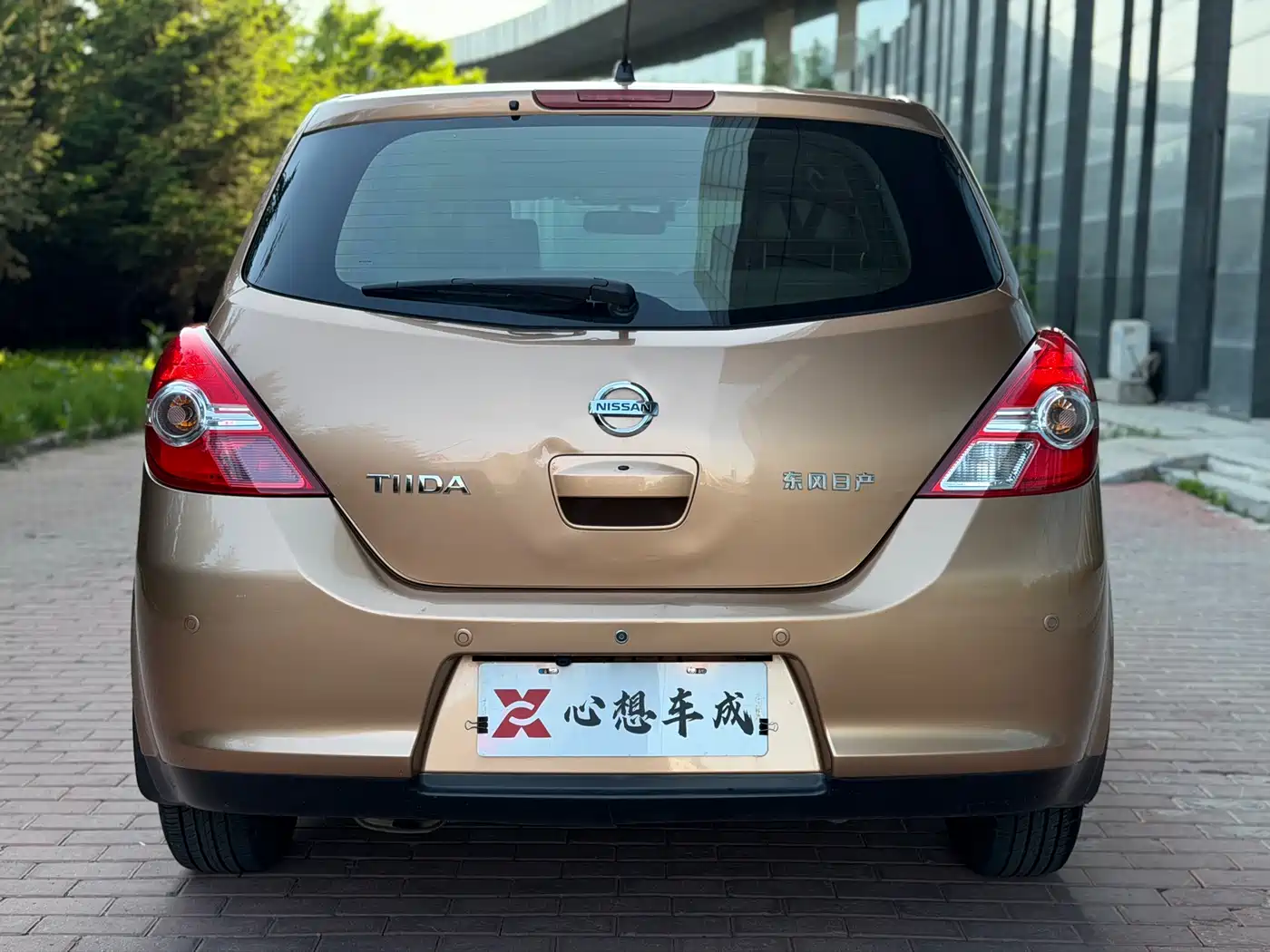 Photo 5 - Nissan Tiida