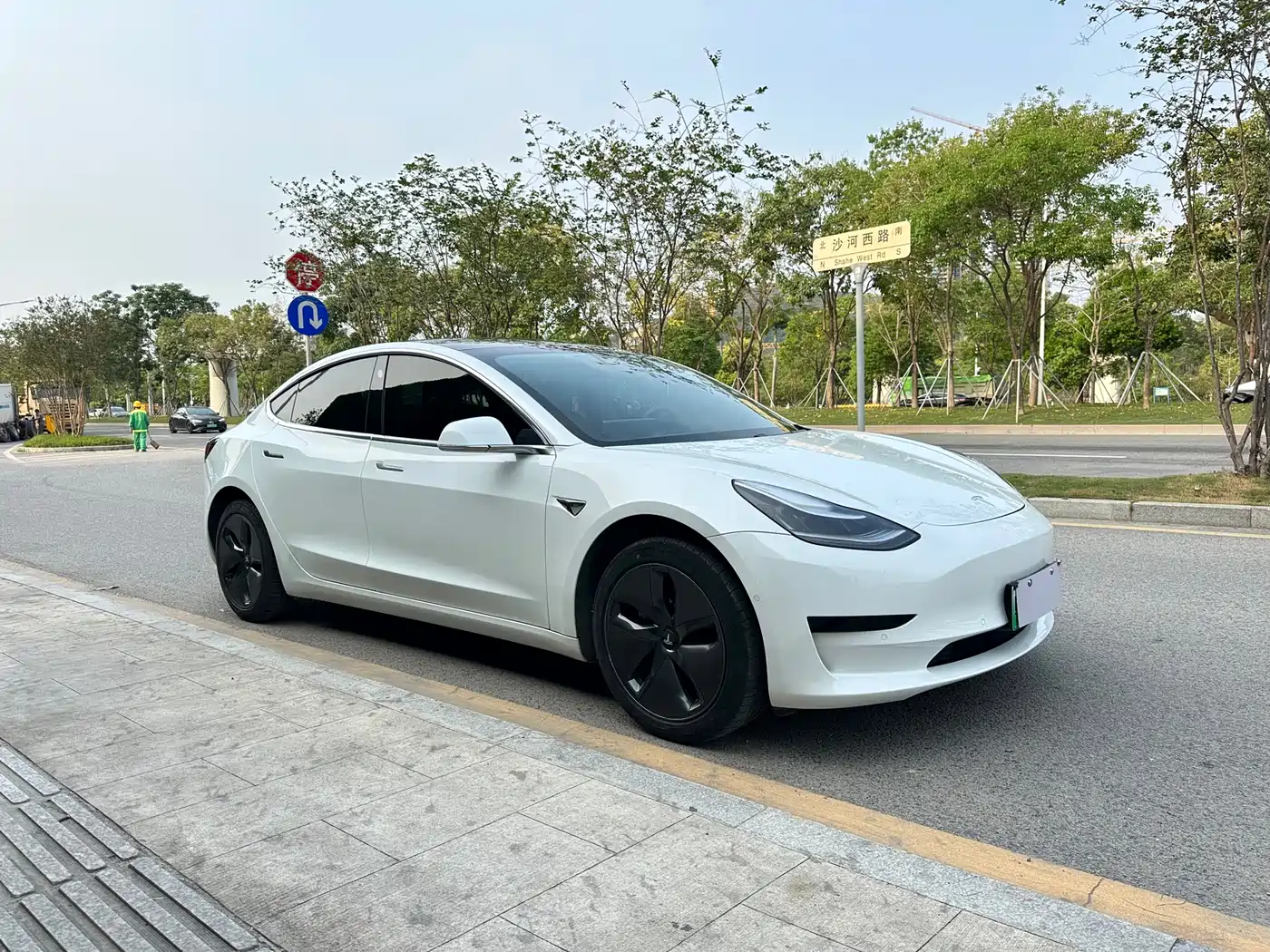 TESLA MODEL 3