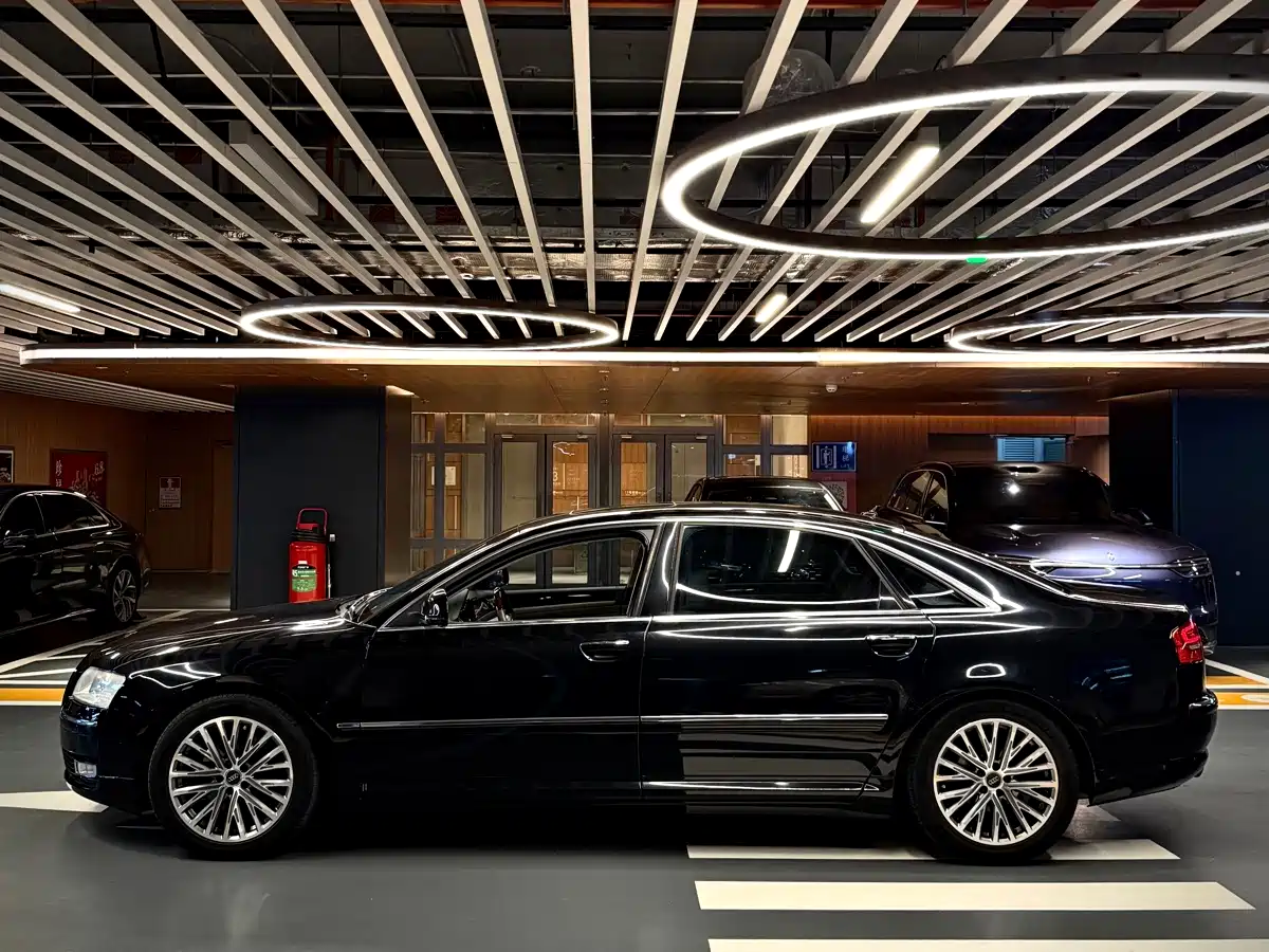 Photo 11 - Audi A8