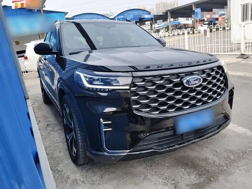 Photo 4 - Ford Explorer