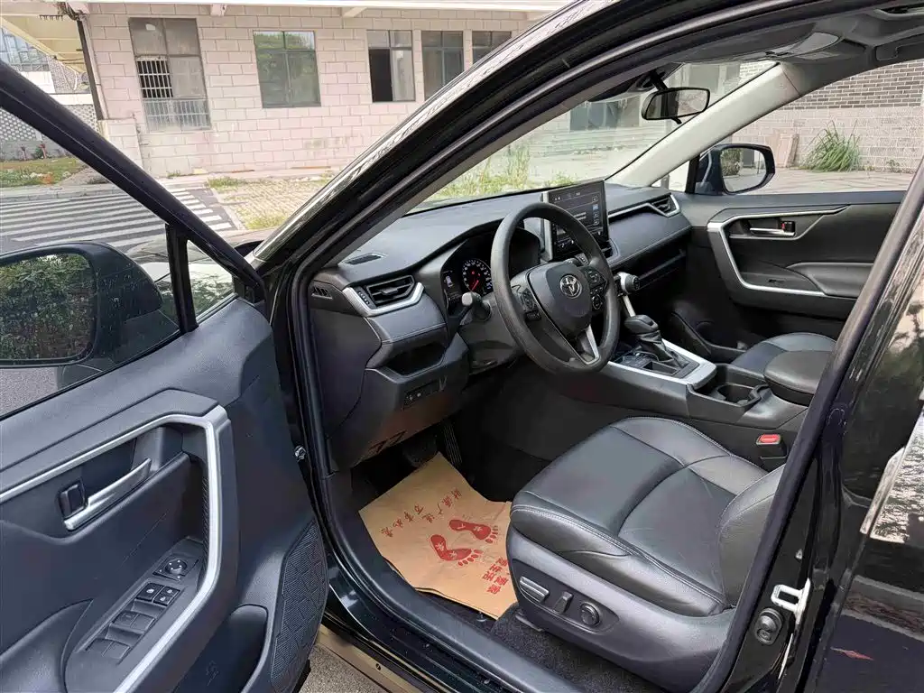 Toyota Wildlander 2020 2.0L CVT 2WD Luxury Edition фото 5
