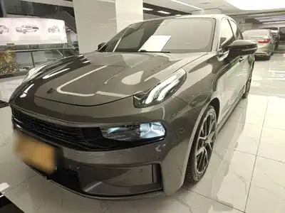 Lynk & Co 03