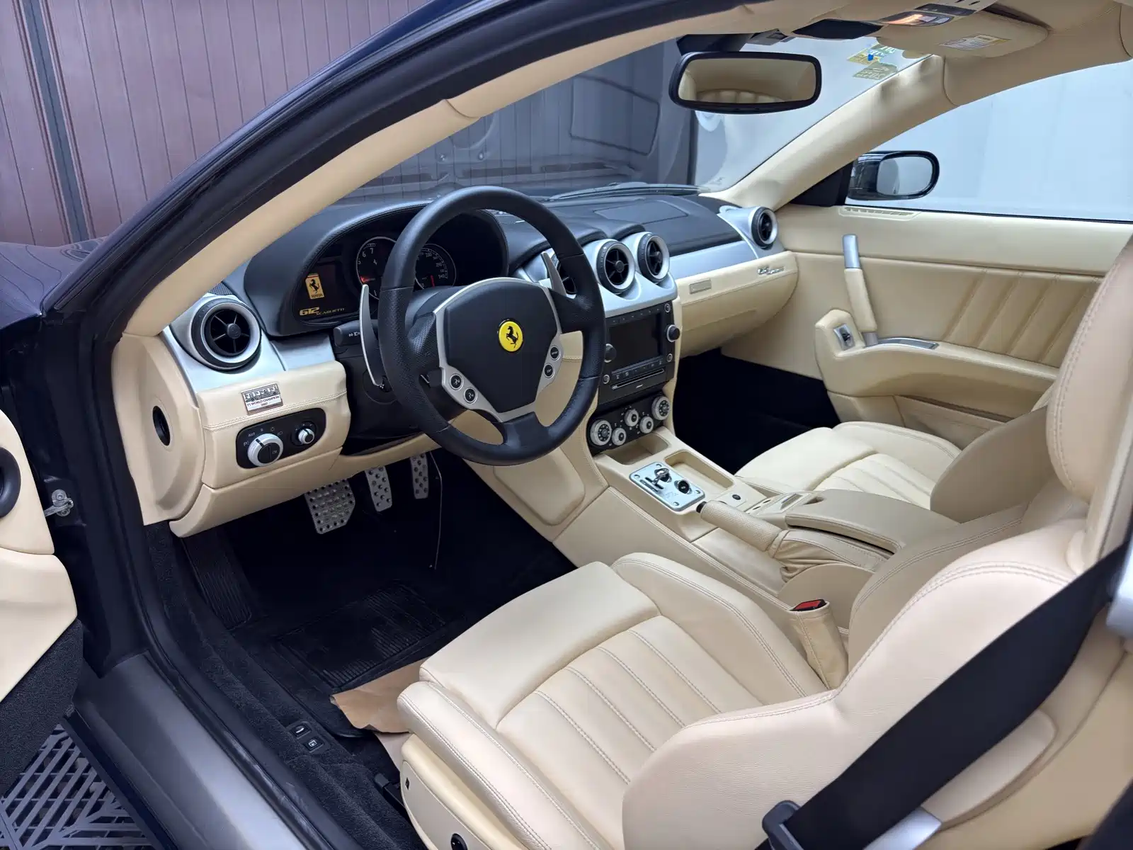 Photo 14 - Ferrari 612