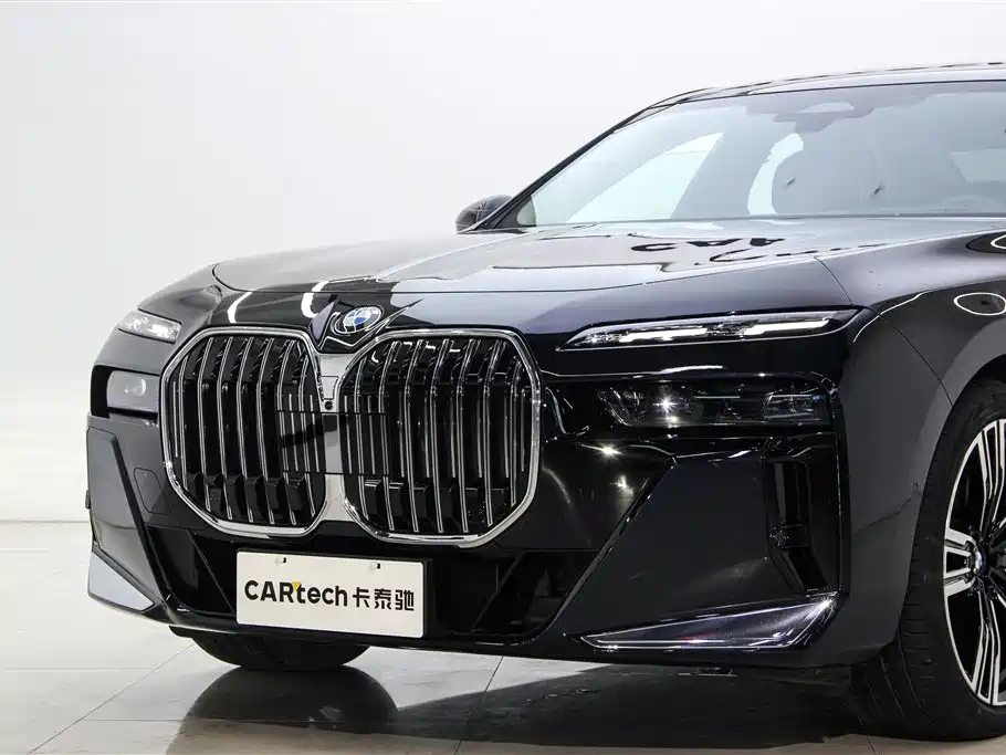 BMW 7 Series 2023 Model 740Li Leading M Sport Package фото 10