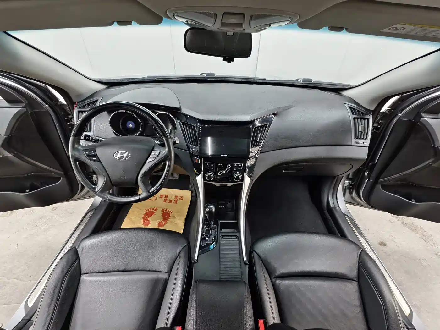 Hyundai Sonata 2011 2.0L Automatic Luxury фото 9