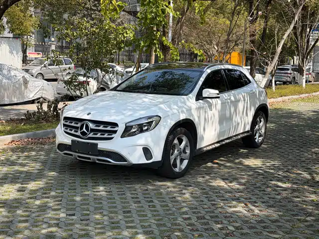 MERCEDES-BENZ GLA