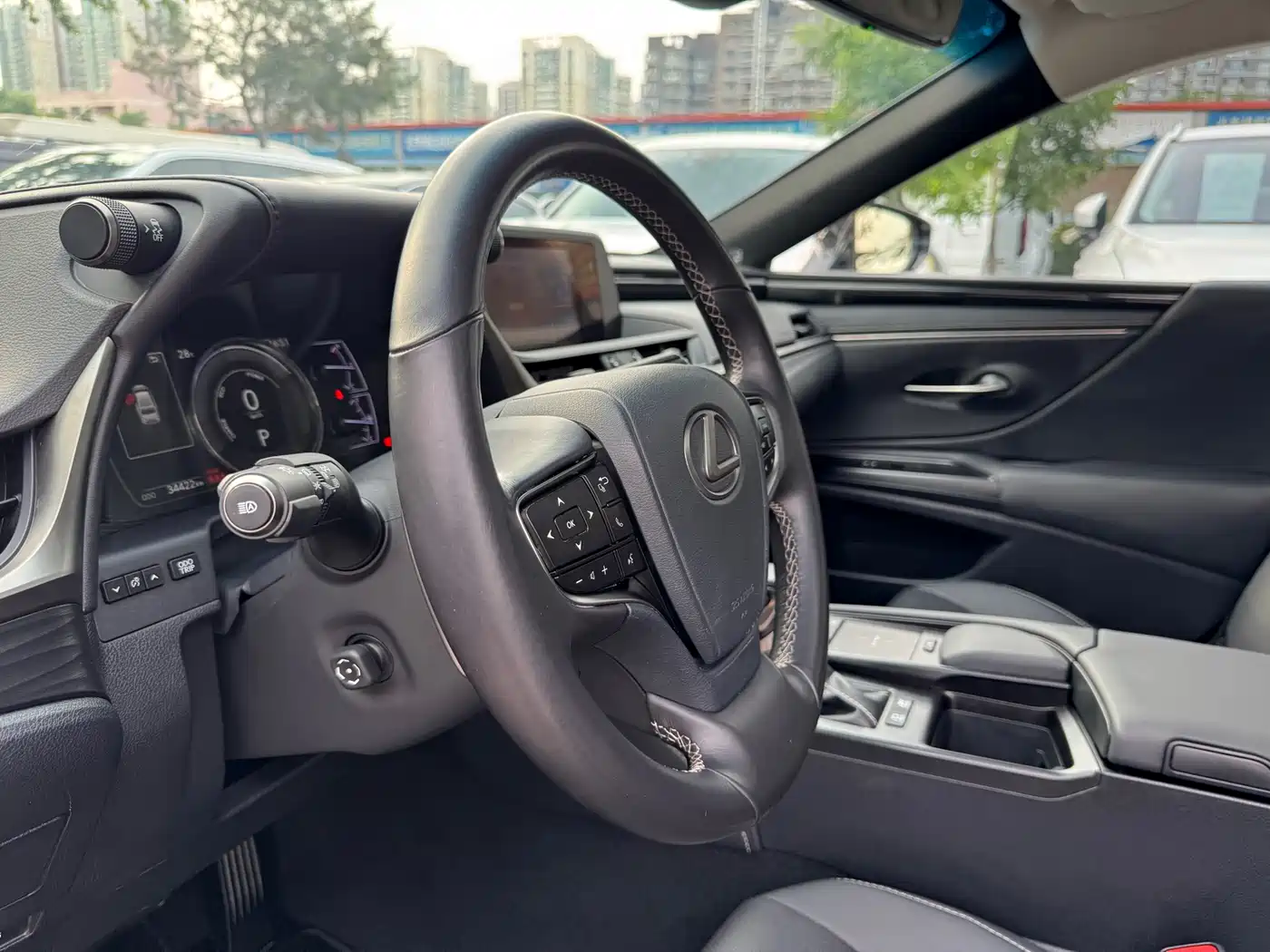 Lexus ES 2018 300h Excellence Edition China V фото 11