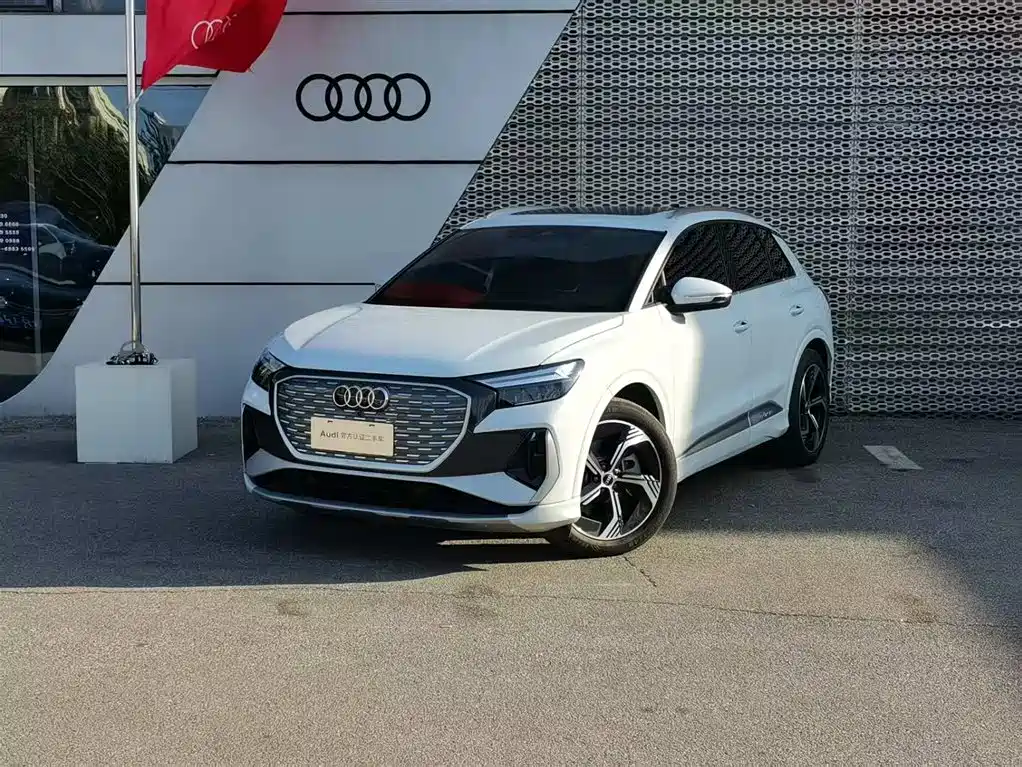 AUDI Q4 E TRON