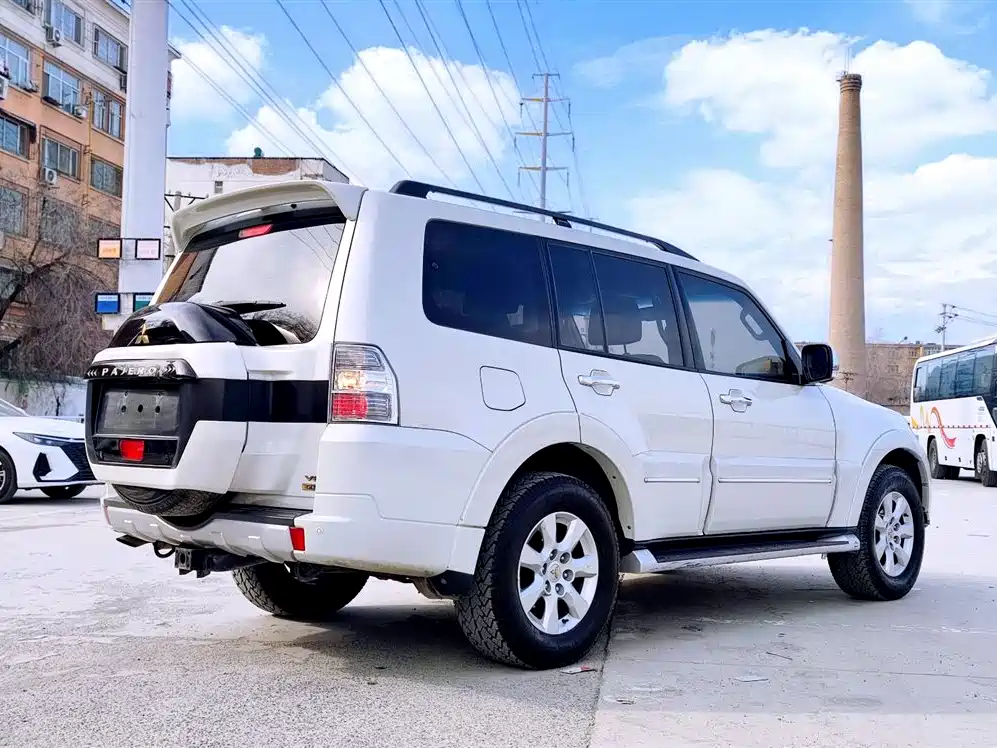 Mitsubishi Pajero (Import) 2020 Collector's Edition 3.0L Auto Premium Off-road фото 4