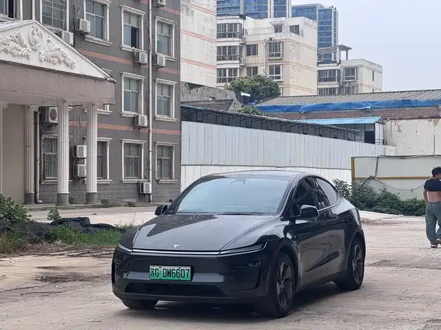 Tesla Model Y 2026 Long Range Rear-Wheel Drive