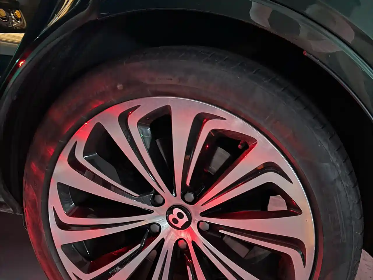 BENTLEY TIMYUE PLUG IN HYBRID