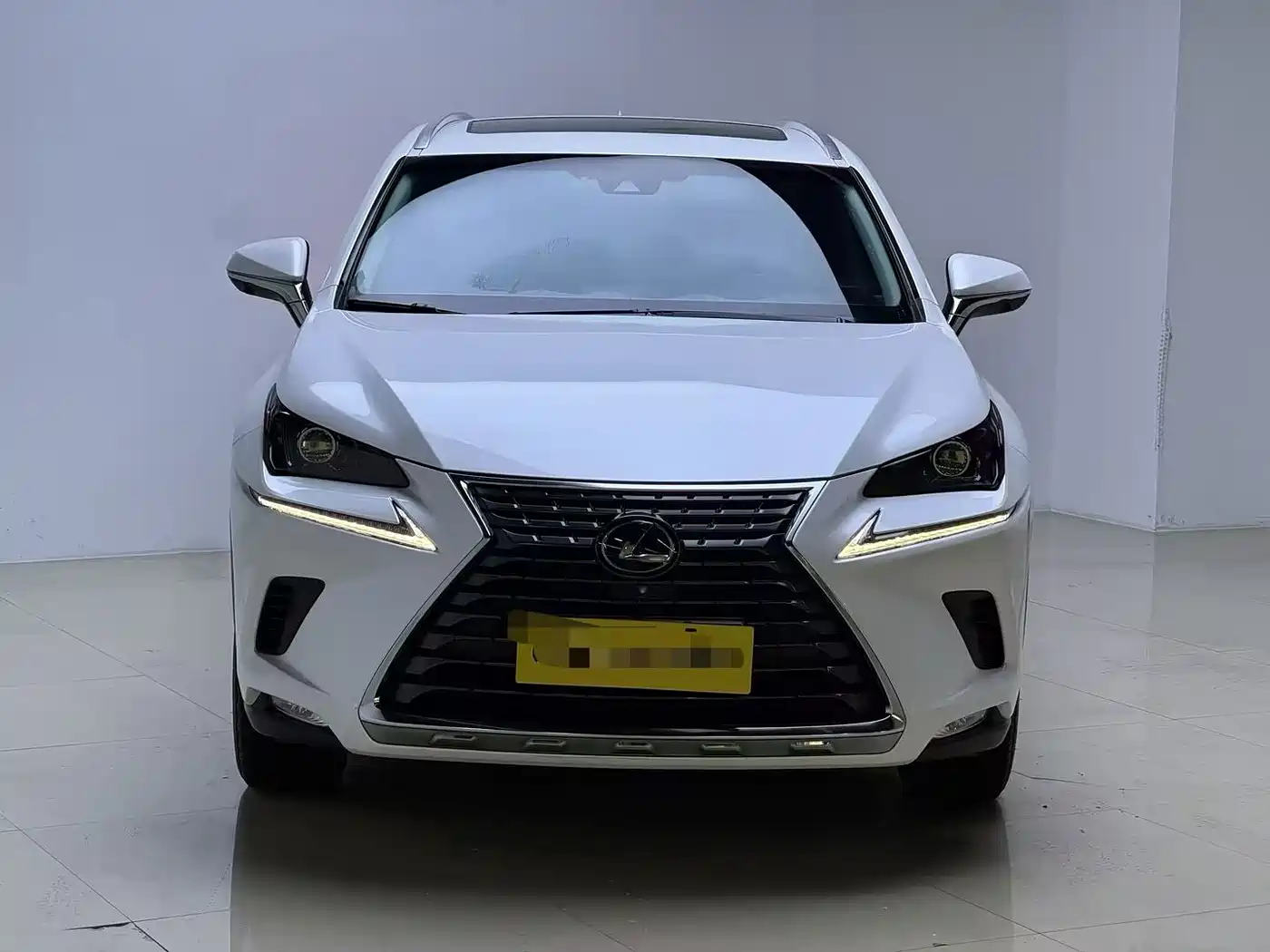 Фото 2 - Lexus NX