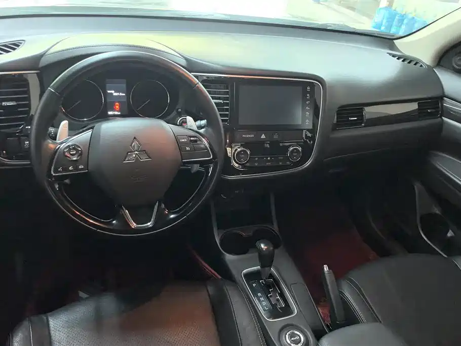 Mitsubishi Outlander 2016 2.4L 4WD Elite Edition 5-seater фото 12