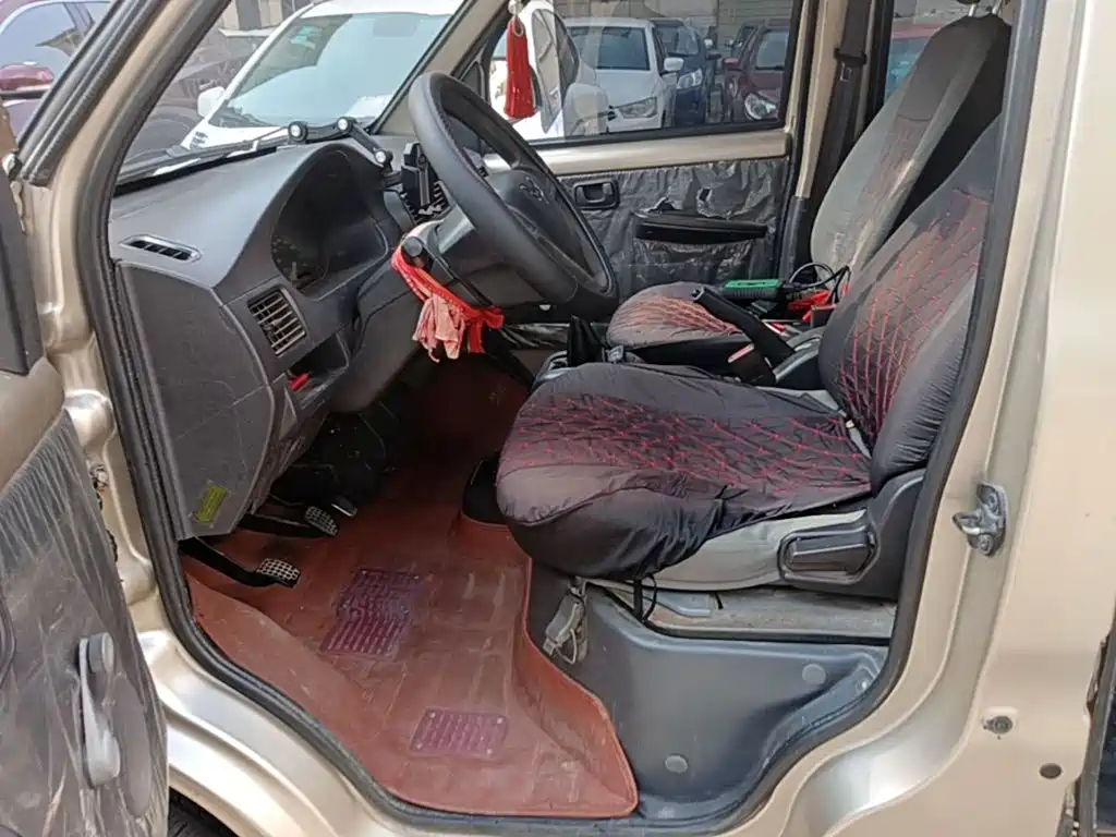 Wuling Motors Wuling Rongguang 2014 2012 1.2L Extended Base Model LJY
