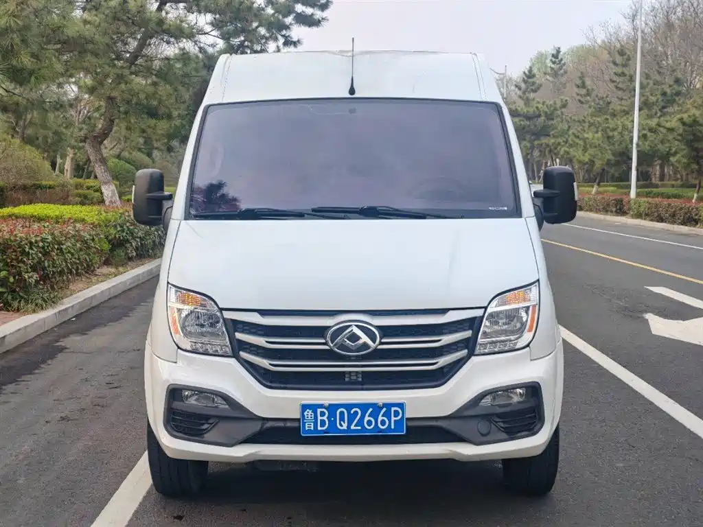 SAIC Maxus Xintu V80 2020 2.5T Manual Classic City Delivery King Short Wheelbase Medium Roof 2/3-seater фото 2