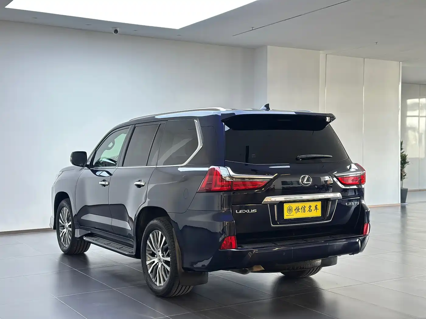 Lexus LX 2017 570 Dynamic Luxury фото 5