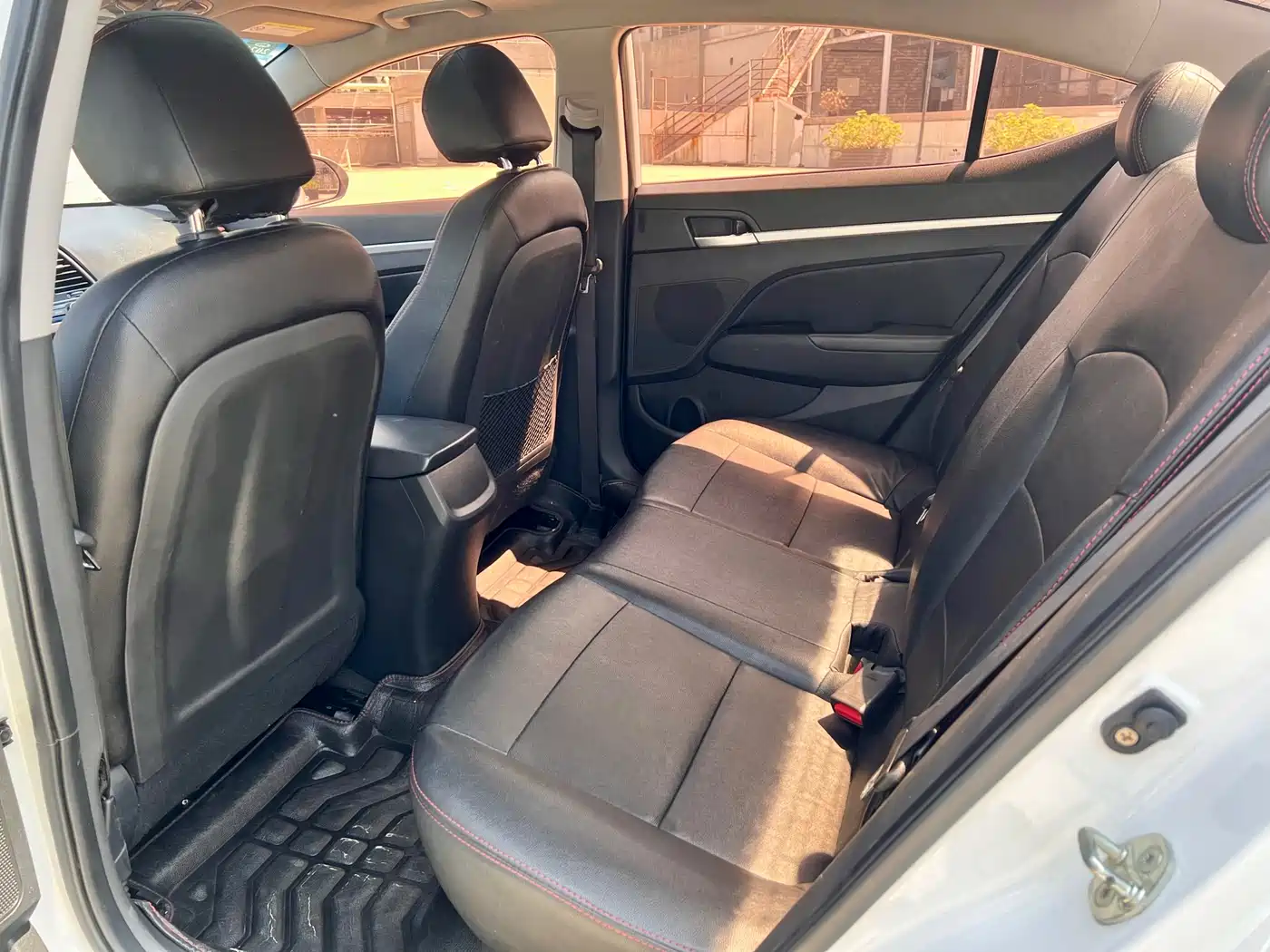 Hyundai Elantra 2018 1.6L Automatic 15th Anniversary Special Edition фото 7