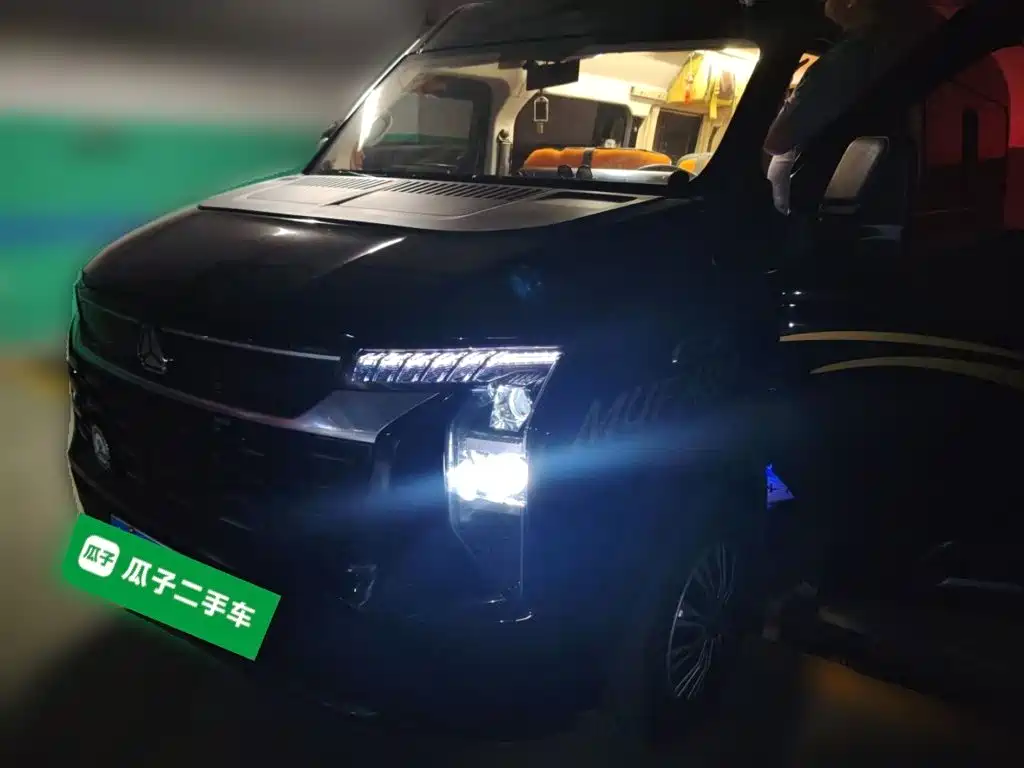Sinotruk Xianfeng V 2025 2024 Multi-function Version 2.0T Automatic Medium Wheelbase Medium Roof