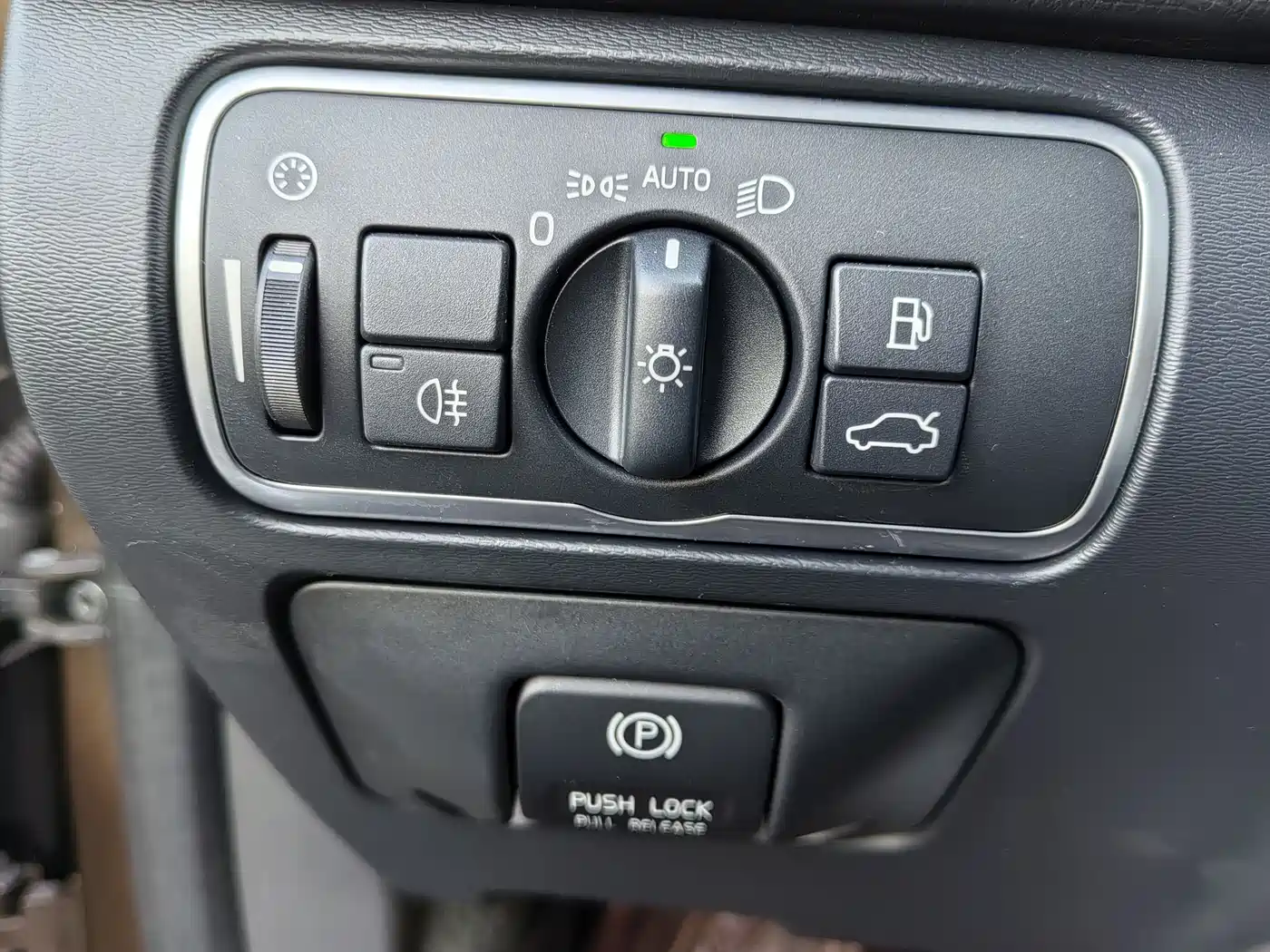 Volvo XC60 (Import) 2014 2015 T6 Momentum