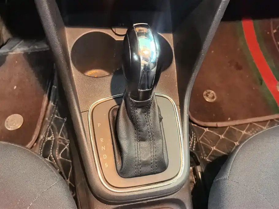 Volkswagen Polo 2016 1.4L Automatic Trend фото 16