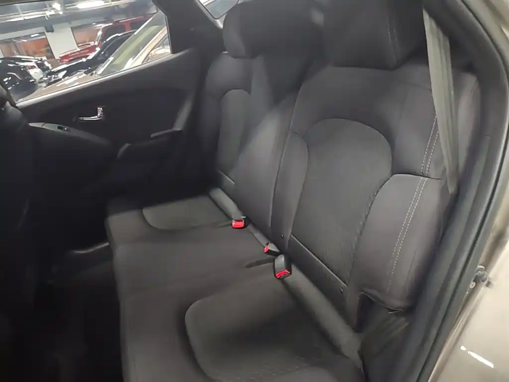 Hyundai Beijing Hyundai ix35 2013 2.0L Automatic 2WD Comfort GL China IV фото 17