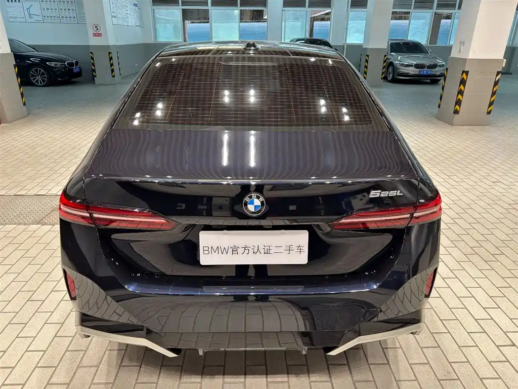 BMW 5 Series 2024 525Li M Sport Package фото 8