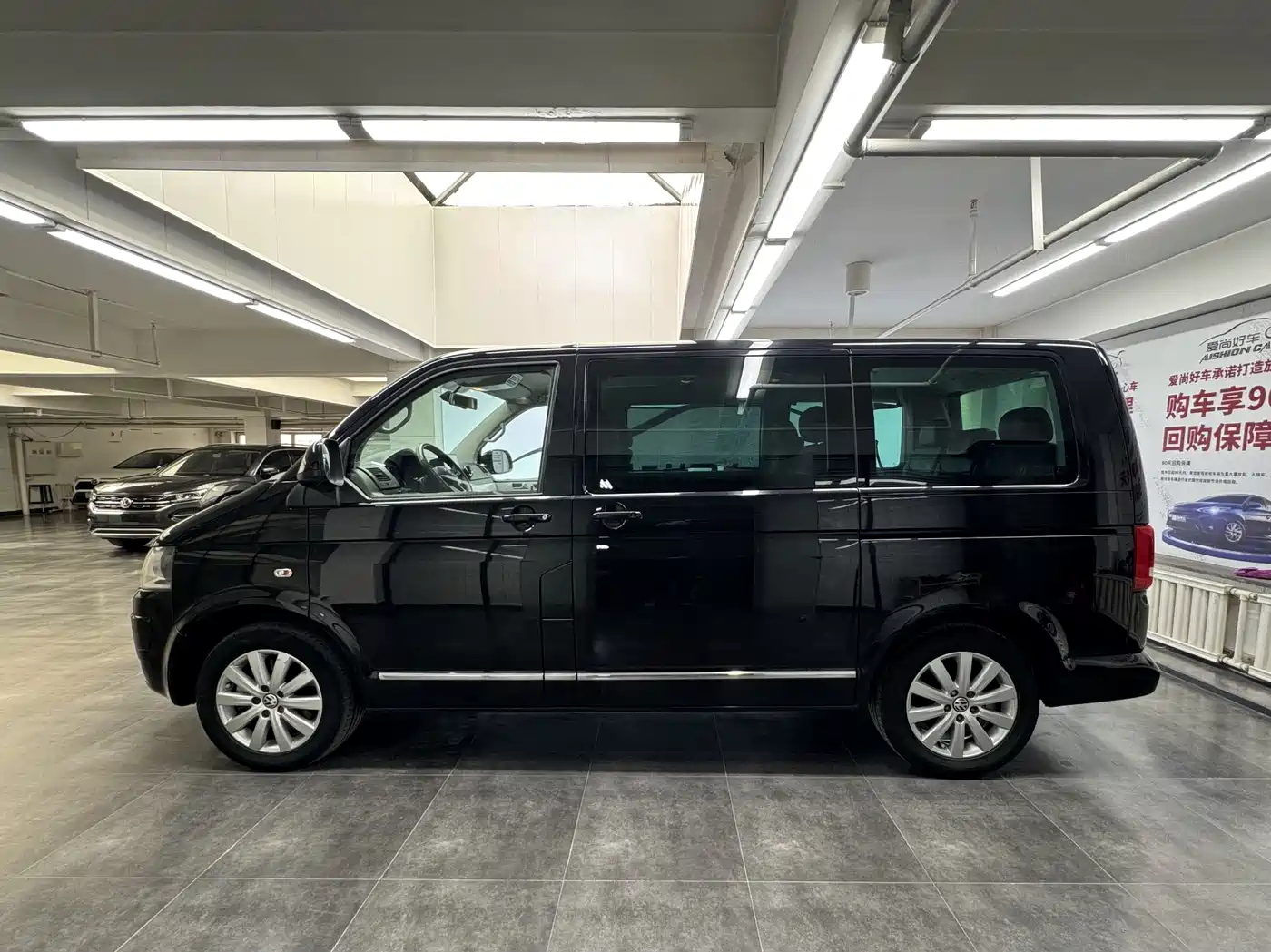 Volkswagen Multivan 2012 2.0TSI 2WD Business Edition фото 4